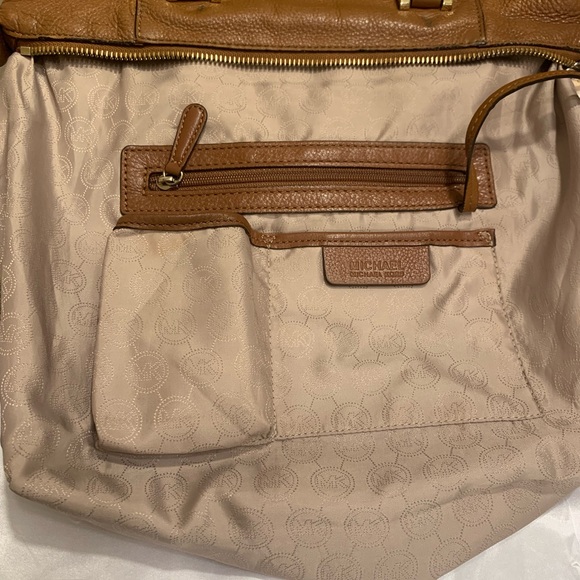 Michael Kors Large Pebbled Leather Shoulder Bag - Picture 10 of 16